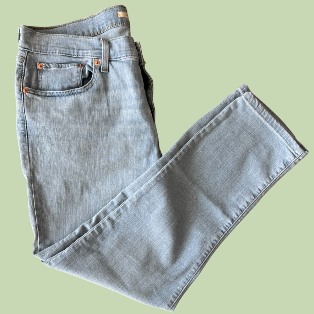 NWT Levi’s Mid Rise Boyfriend Women's Light Wash Tapered Leg Jeans Size 32